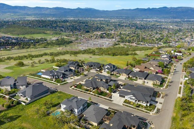 1835 Plateau Drive, Medford, OR 97504