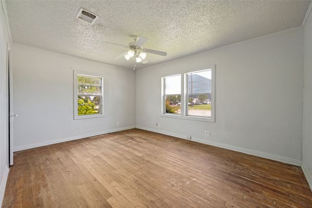1814 Refinery Road, Gainesville, TX 76240