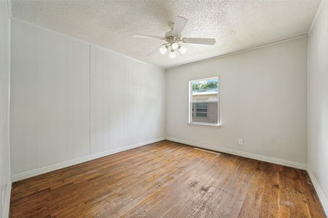 1814 Refinery Road, Gainesville, TX 76240