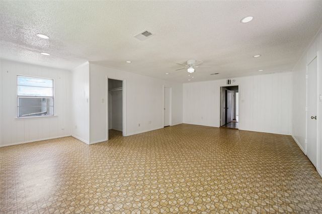 1814 Refinery Road, Gainesville, TX 76240