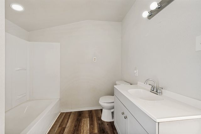 1814 Refinery Road, Gainesville, TX 76240