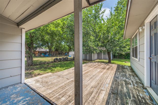 1814 Refinery Road, Gainesville, TX 76240