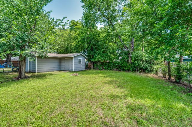 1814 Refinery Road, Gainesville, TX 76240