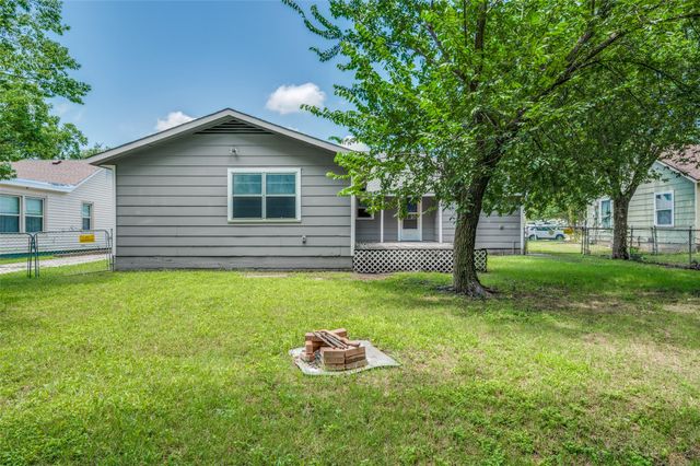 1814 Refinery Road, Gainesville, TX 76240