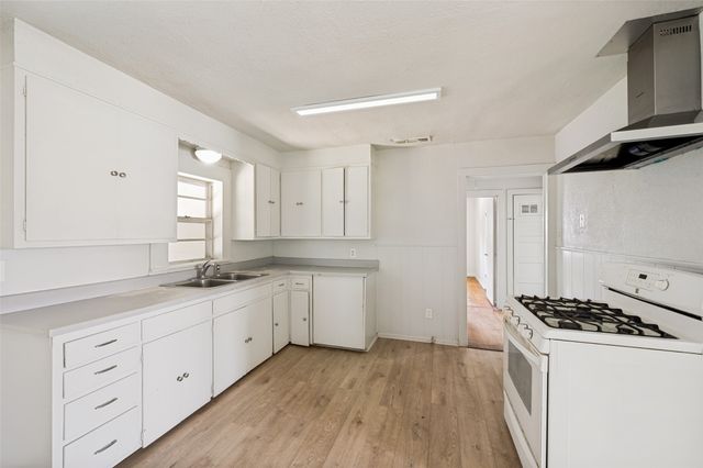 1814 Refinery Road, Gainesville, TX 76240