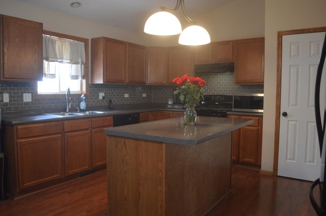 7208 Bracken Pkwy, Hobart, IN 46342