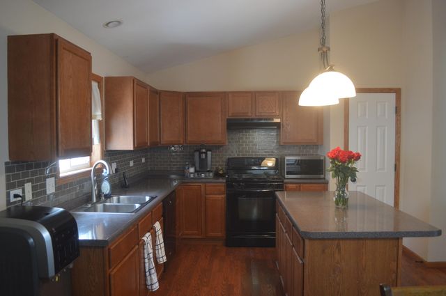 7208 Bracken Pkwy, Hobart, IN 46342