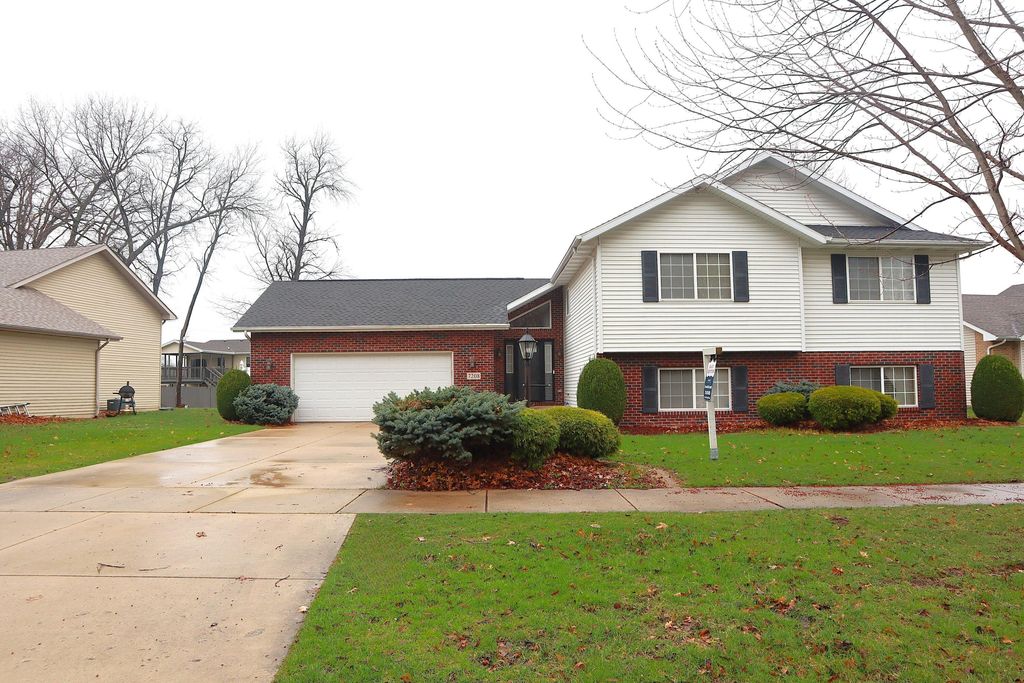 7208 Bracken Pkwy, Hobart, IN 46342