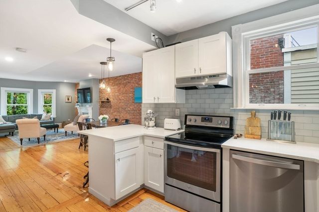 30 Oak Street 2, Boston, MA 02129