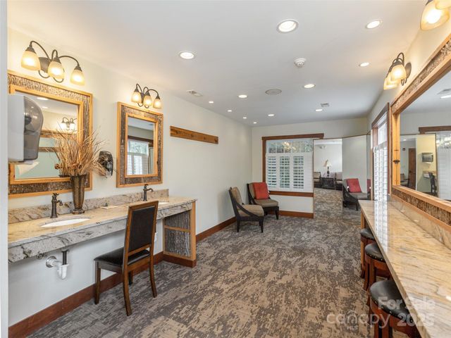 8826 Boylston Highway, Mills River, NC 28759