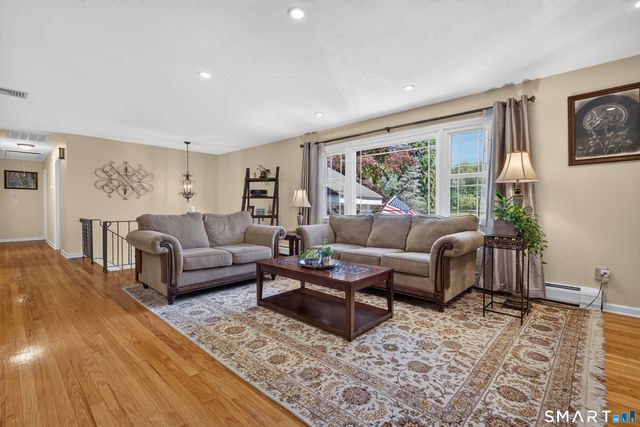 16 Williamsburg Drive, Orange, CT 06477