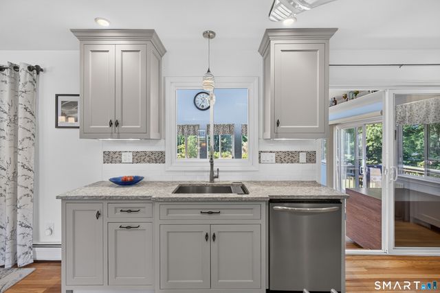 16 Williamsburg Drive, Orange, CT 06477