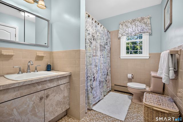16 Williamsburg Drive, Orange, CT 06477