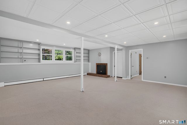 16 Williamsburg Drive, Orange, CT 06477