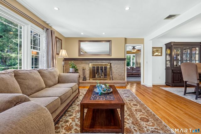 16 Williamsburg Drive, Orange, CT 06477