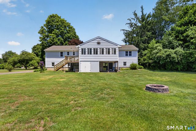 16 Williamsburg Drive, Orange, CT 06477