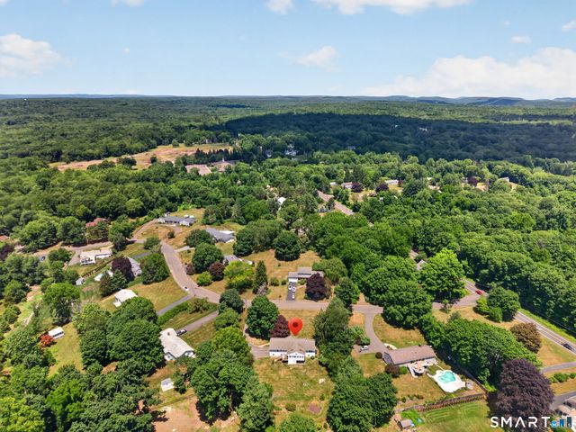 16 Williamsburg Drive, Orange, CT 06477