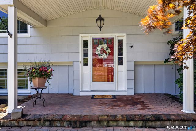 16 Williamsburg Drive, Orange, CT 06477