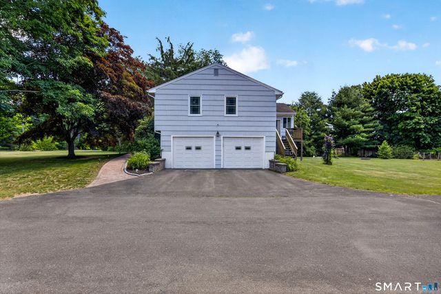 16 Williamsburg Drive, Orange, CT 06477