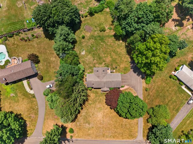 16 Williamsburg Drive, Orange, CT 06477