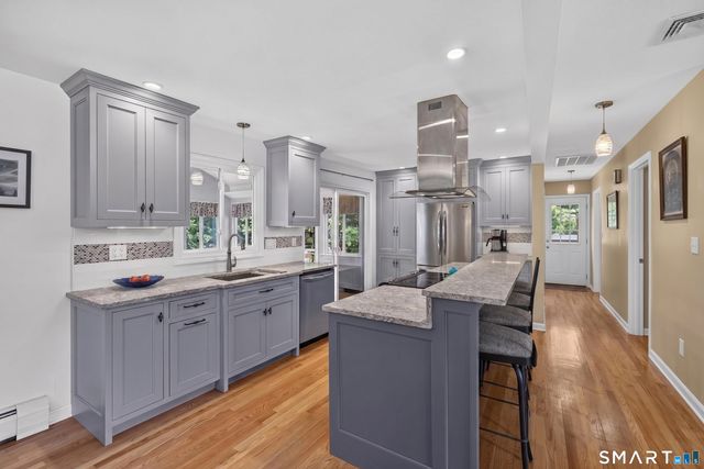 16 Williamsburg Drive, Orange, CT 06477