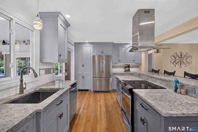 16 Williamsburg Drive, Orange, CT 06477
