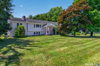 16 Williamsburg Drive, Orange, CT 06477