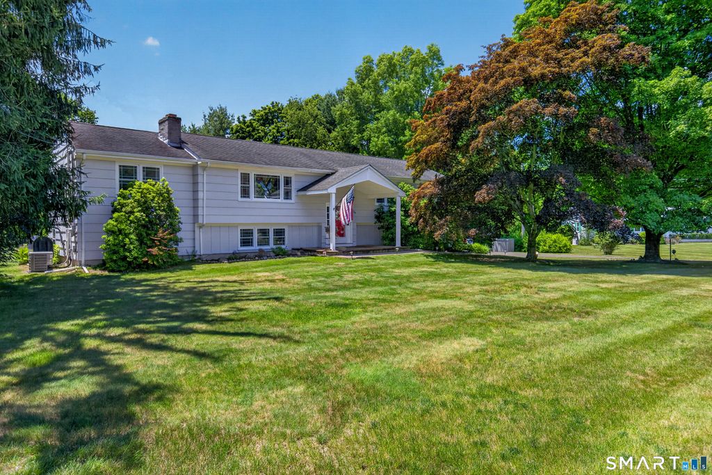 16 Williamsburg Drive, Orange, CT 06477