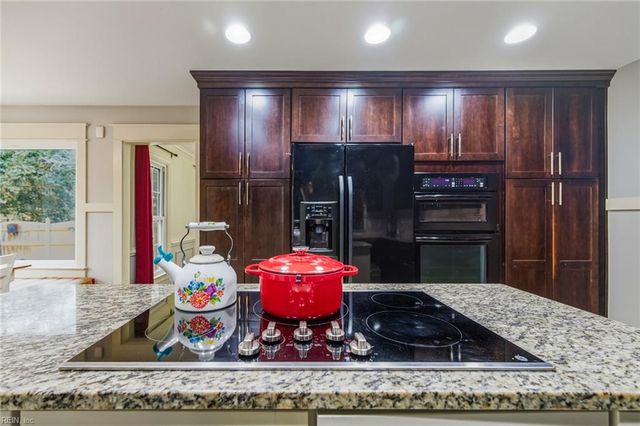 1121 Selwood DR, Virginia Beach, VA 23464