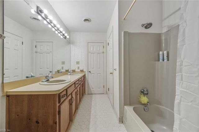 1121 Selwood DR, Virginia Beach, VA 23464