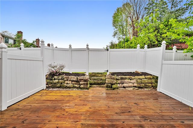 405 Highland Pines Ct, Ross Twp, PA 15237