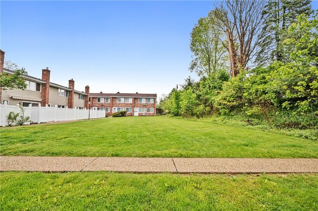 405 Highland Pines Ct, Ross Twp, PA 15237