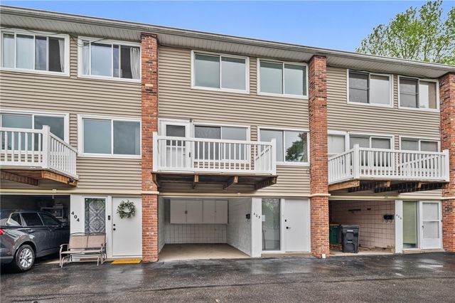 405 Highland Pines Ct, Ross Twp, PA 15237