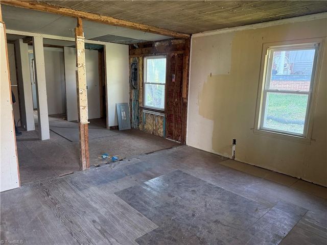 213 W Decatur Street, Madison, NC 27025