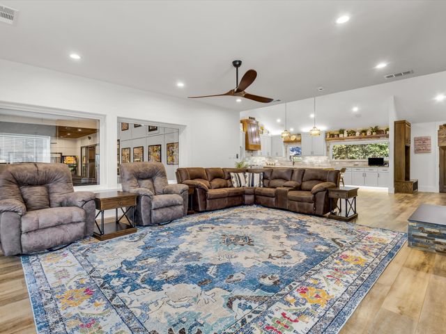 102 Shadywood Place, Enchanted Oaks, TX 75156