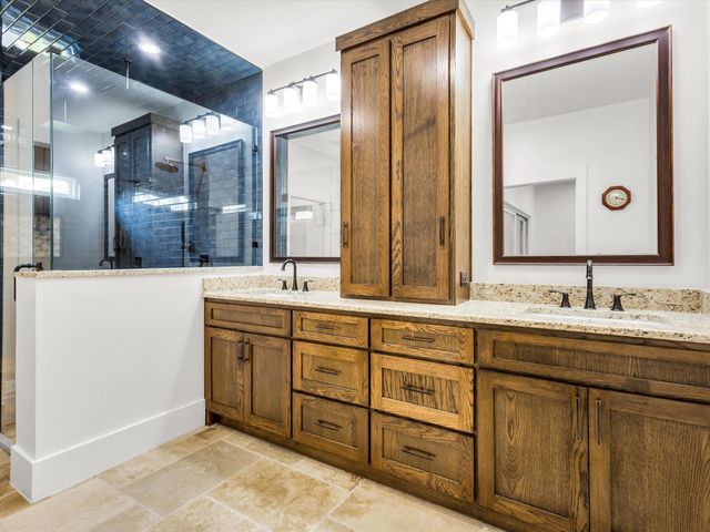 102 Shadywood Place, Enchanted Oaks, TX 75156