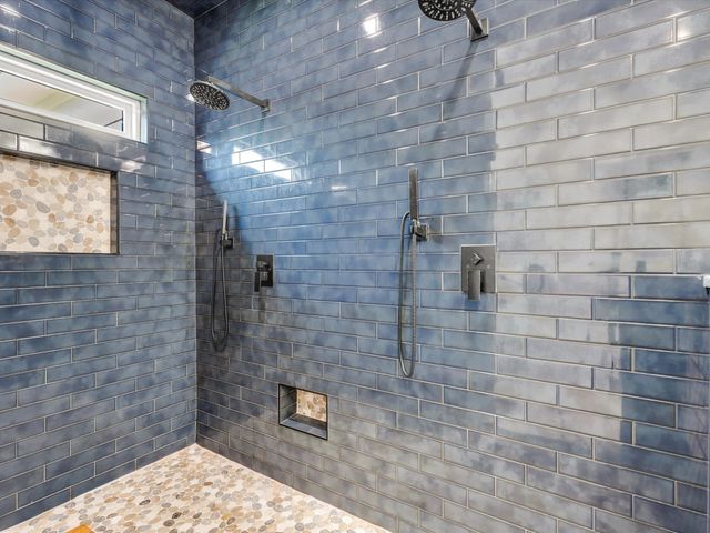 102 Shadywood Place, Enchanted Oaks, TX 75156