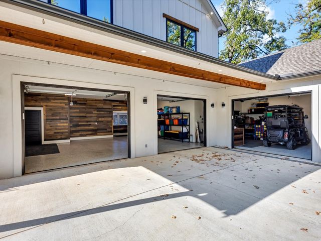 102 Shadywood Place, Enchanted Oaks, TX 75156