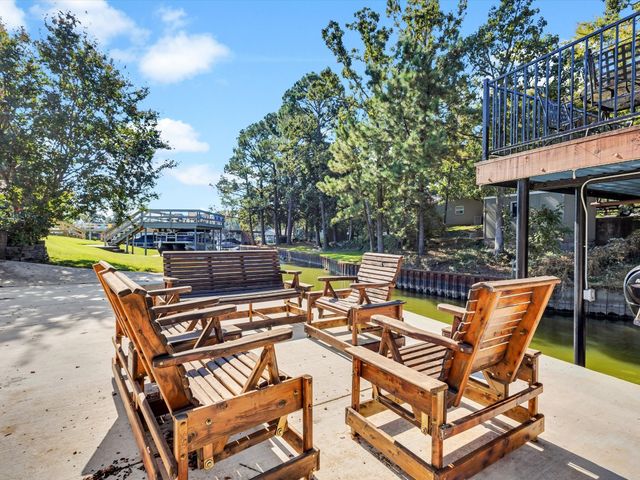 102 Shadywood Place, Enchanted Oaks, TX 75156