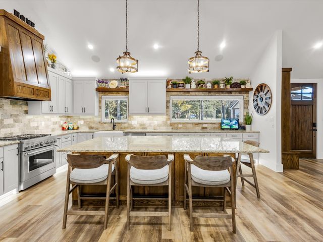 102 Shadywood Place, Enchanted Oaks, TX 75156