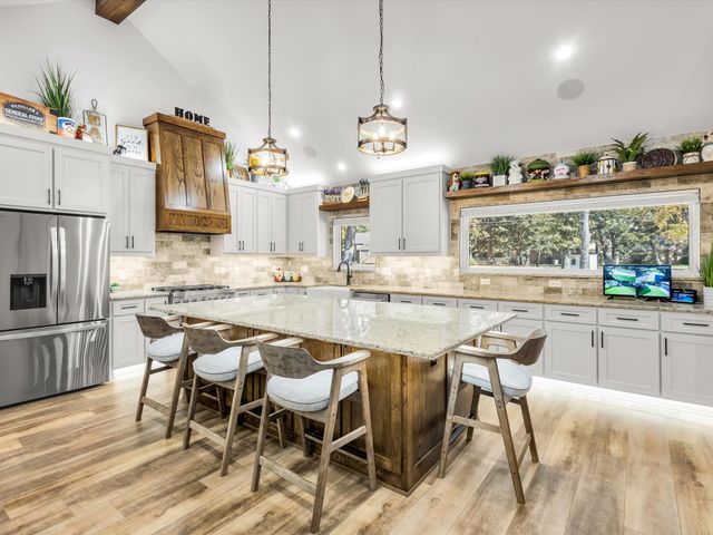 102 Shadywood Place, Enchanted Oaks, TX 75156