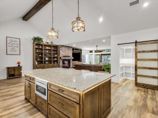 102 Shadywood Place, Enchanted Oaks, TX 75156