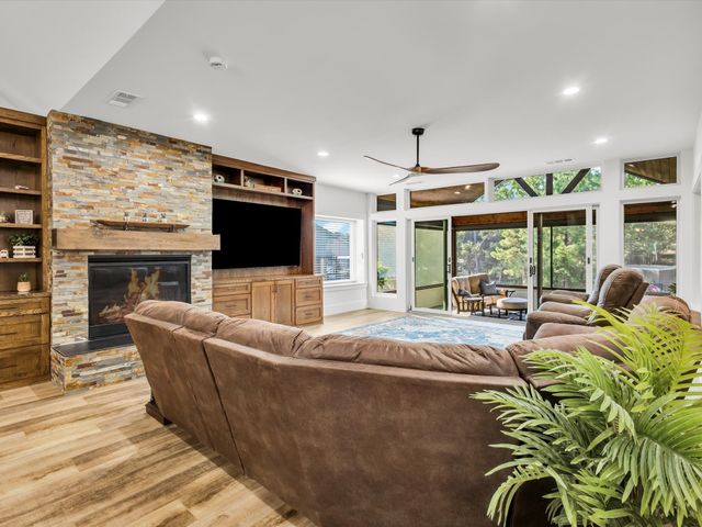 102 Shadywood Place, Enchanted Oaks, TX 75156