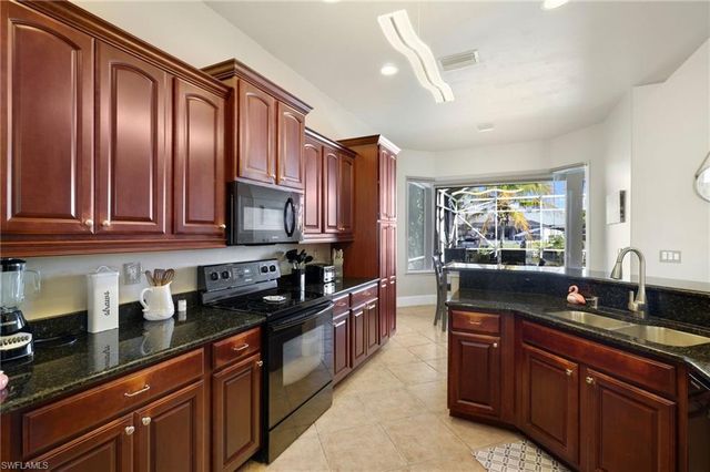 3237 Yucatan PKWY, Cape Coral, FL 33993