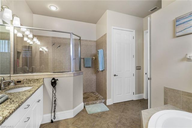 3237 Yucatan PKWY, Cape Coral, FL 33993