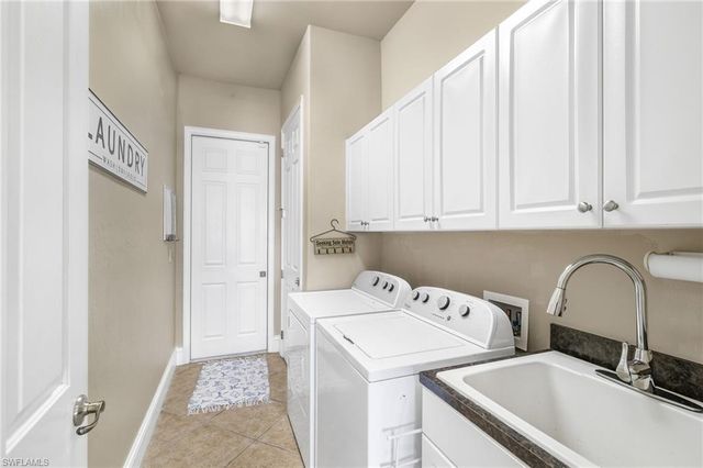 3237 Yucatan PKWY, Cape Coral, FL 33993