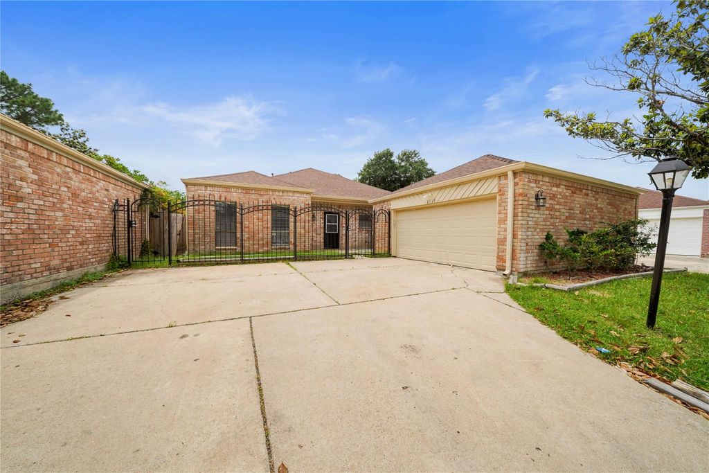 12719 Ashford Chase Drive, Houston, TX 77082