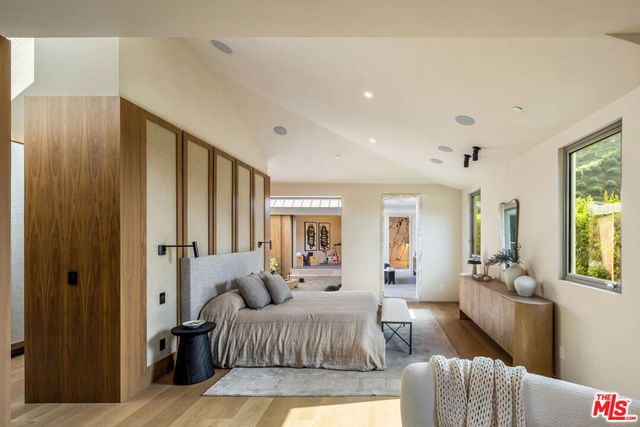 1600 Rising Glen Road, Los Angeles, CA 90069