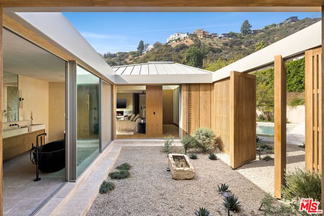 1600 Rising Glen Road, Los Angeles, CA 90069