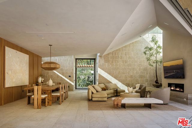 1600 Rising Glen Road, Los Angeles, CA 90069